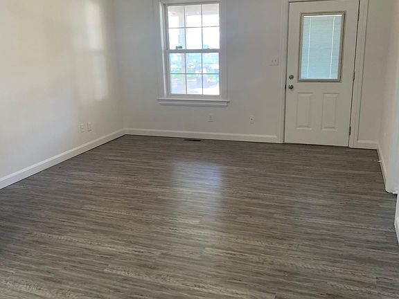 2nd image of 325 Koehne St