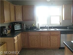 2nd image of 476 W 5th St