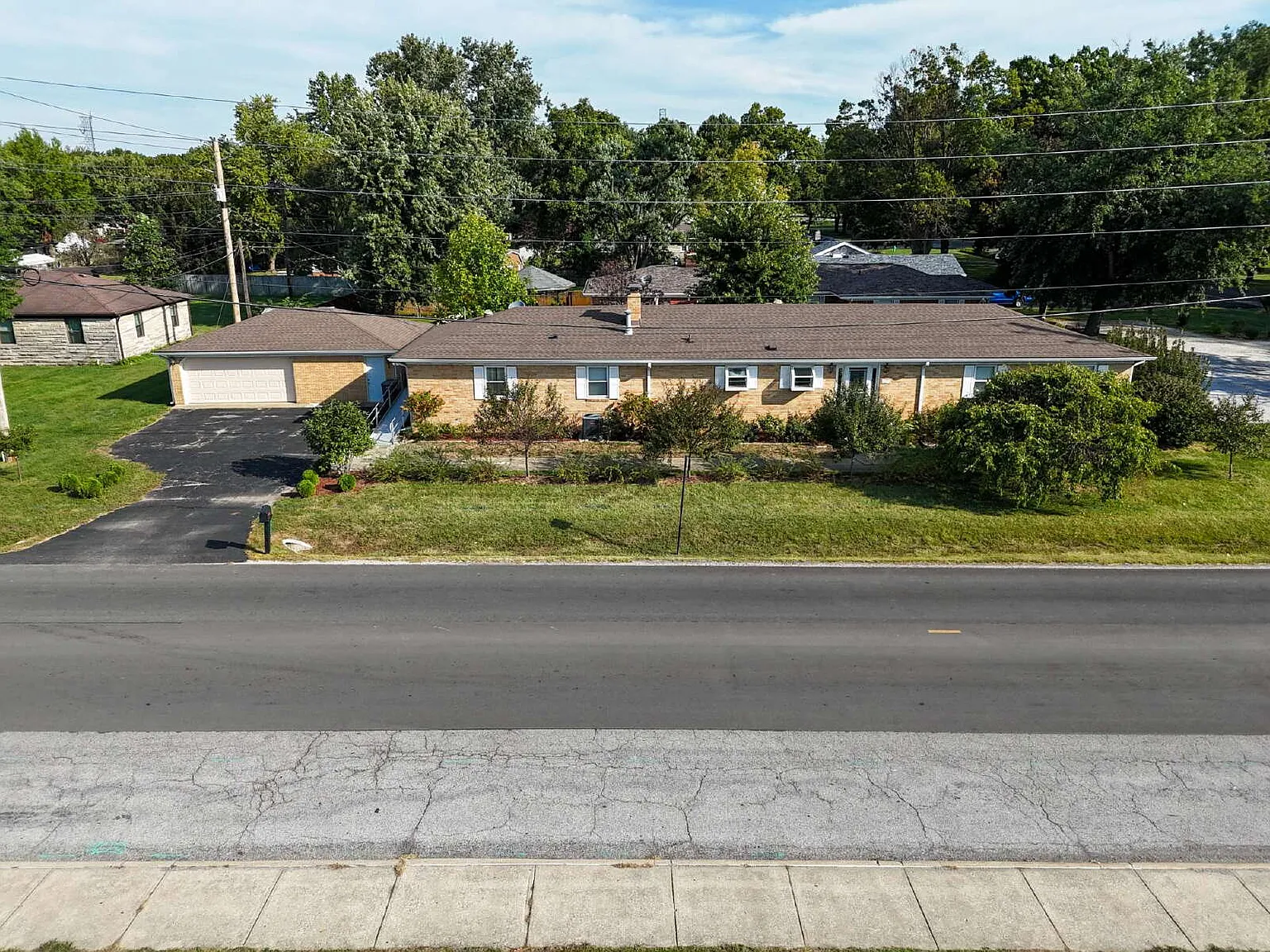 3 bed, 2.5 bath, 2392 sqft, $2,500 — Photo 1