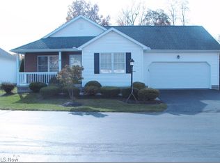 19 Hedgerows, New Middletown, OH 44442