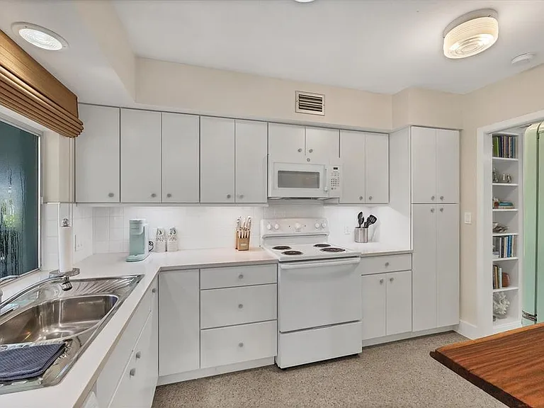 550 Gaspar Dr — Photo 17