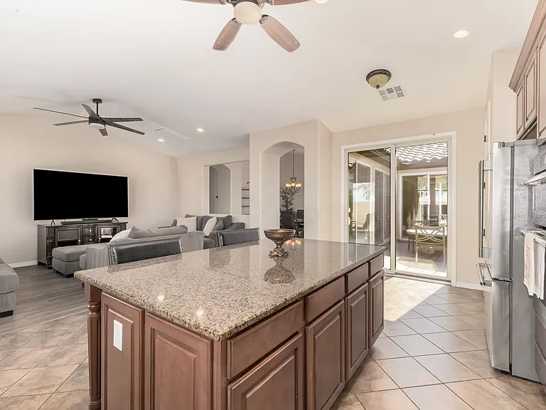 2288 E Wisteria Dr — Photo 7