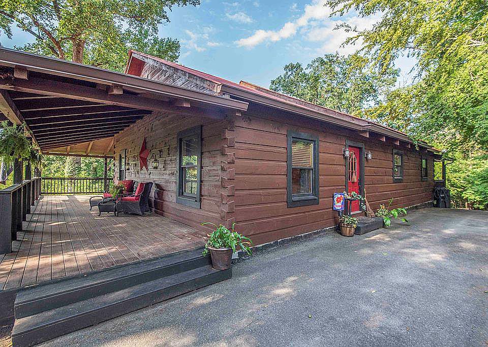 True Log Cabin 