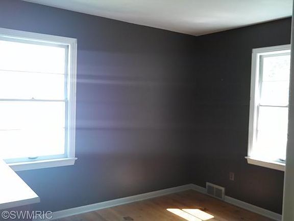 4th image of 2262 Greenfield Ave SW