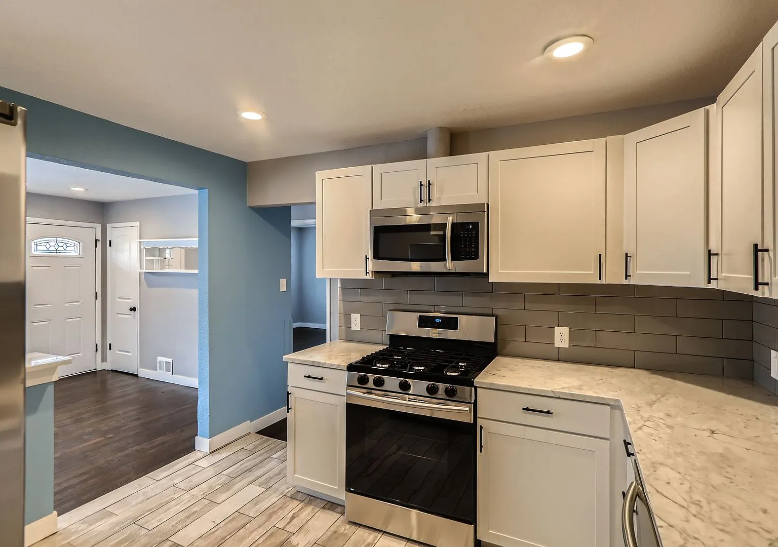 Evolve Real Estate: Remodeled 3 Bed Home In Mar Lee available NOW! — Photo 2