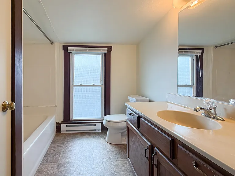 337 Duke St — Photo 16