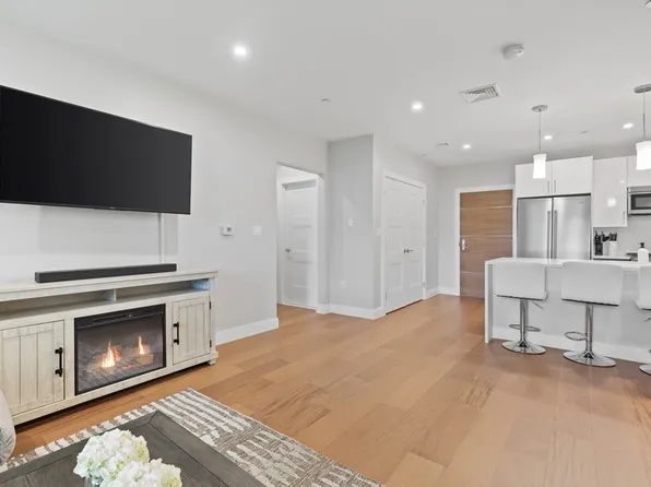 425-427 Lagrange St #207R, West Roxbury, MA 02132