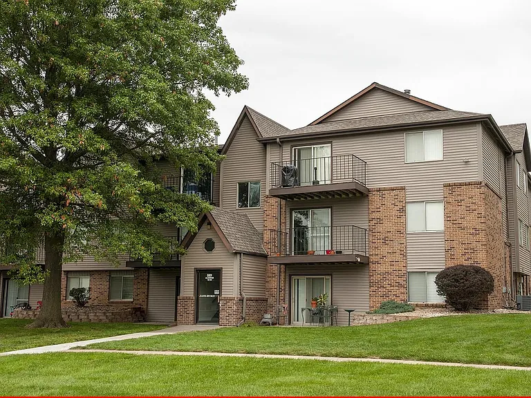 5900 Roose St — Photo 37