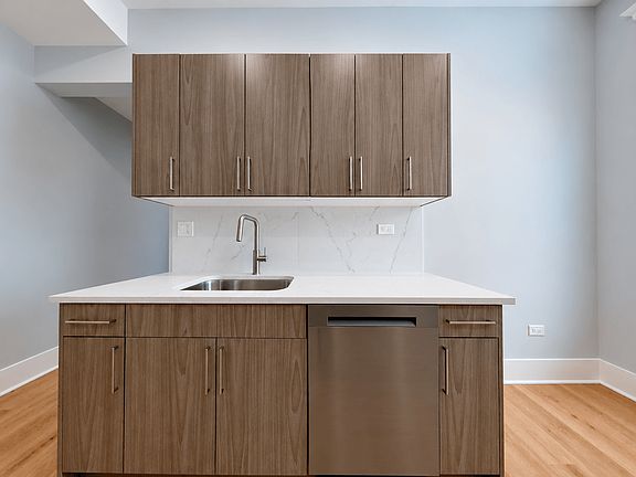 4th image of 10 W Chestnut St APT 4