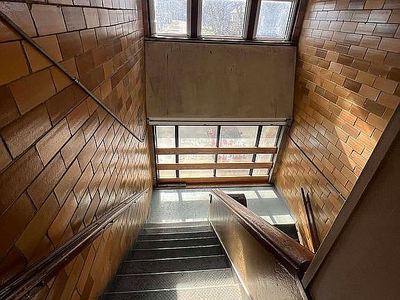 2nd image of 425 N Church St