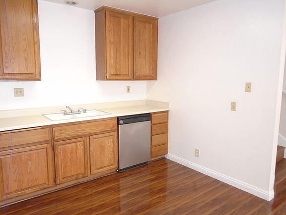 4th image of 239 W Dexter St APT A