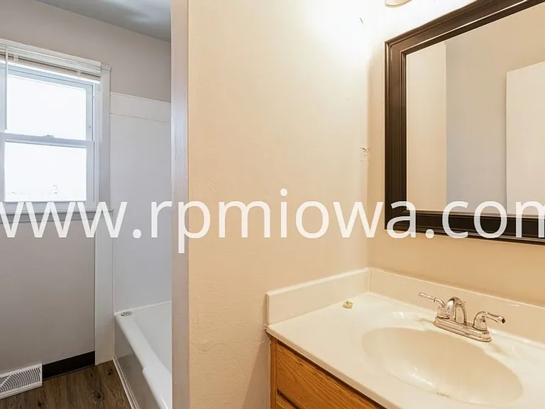 215 NW Arlan Dr — Photo 6