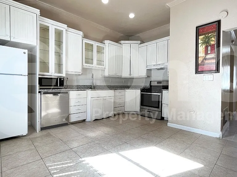 5400 Village Green Dr — Photo 9