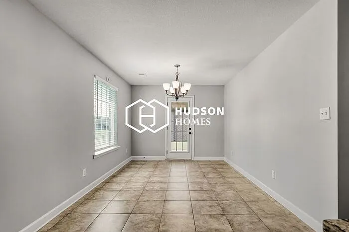 7902 Hemlock Dr — Photo 10