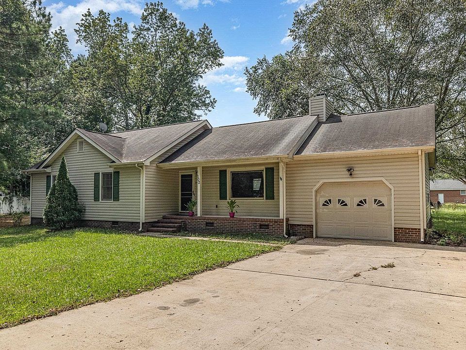 1st image of 102 Amhurst Pl