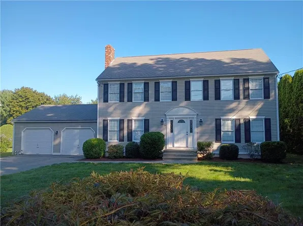 16 Woodside Ave, Cumberland, RI 02864