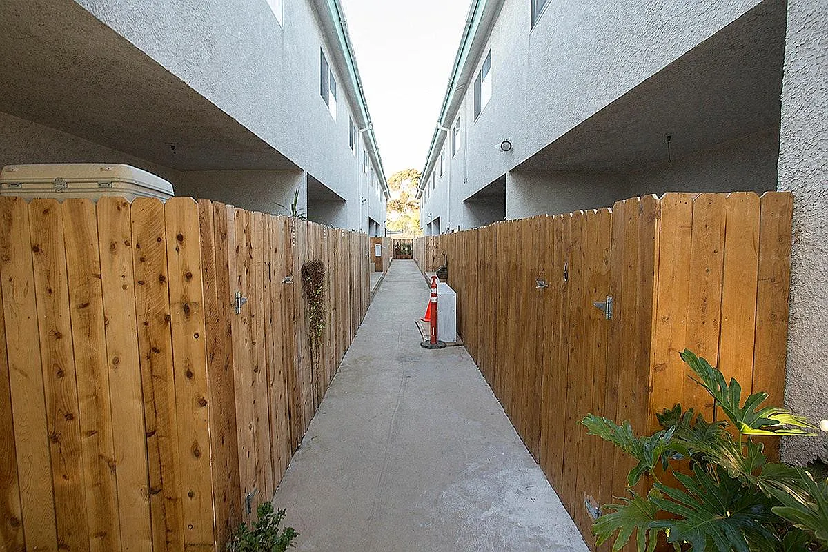2 bed, 1.5 bath, 1050 sqft, $3,100 — Photo 2