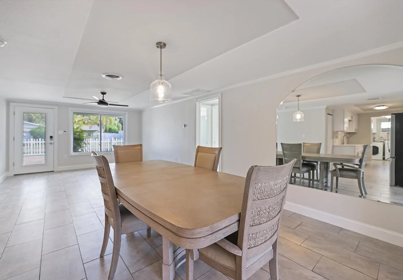 4 bed, 1231 sqft, $2,500 — Photo 4