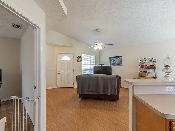 4th image of 2936 Collins Ave