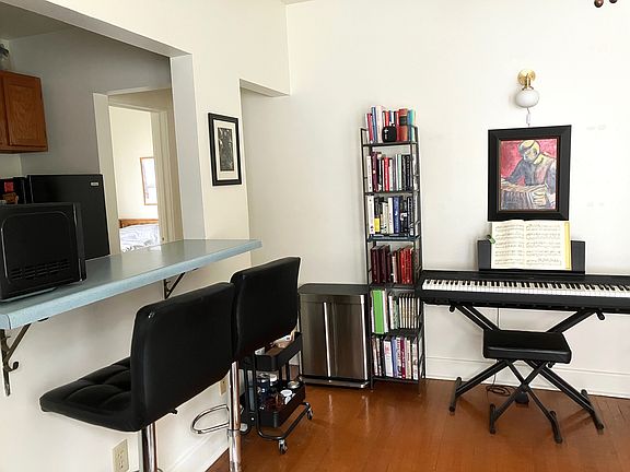 2nd image of 1714 E Irving Pl #4