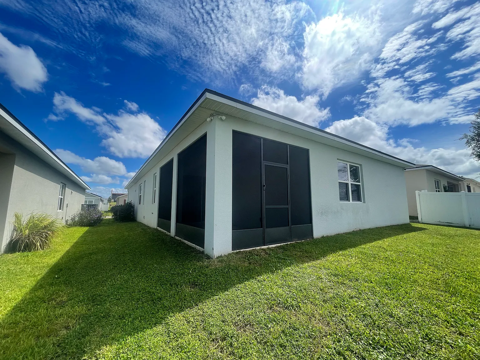 4 bed, 2058 sqft, $2,250 — Photo 2