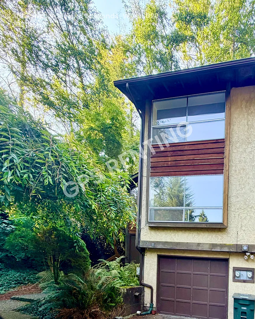 Townhome Near Downtown Edmonds- Yost Park — Photo 1