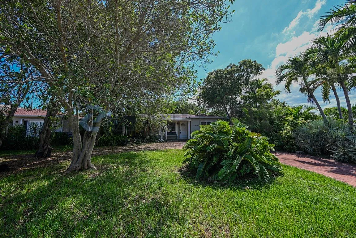 2 bed, 1200 sqft, $2,565 — Photo 1