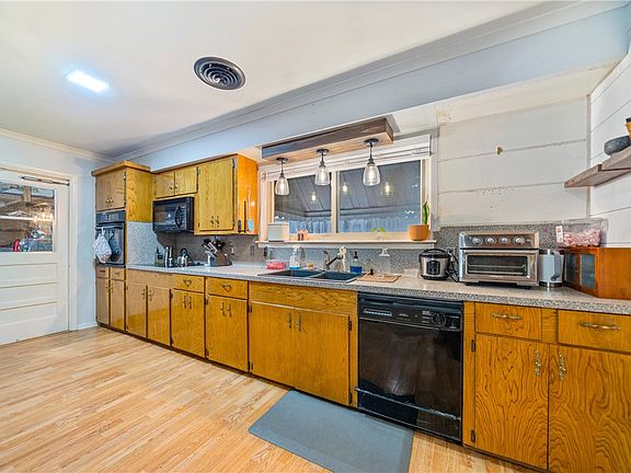 5th image of 135 Granby Pl