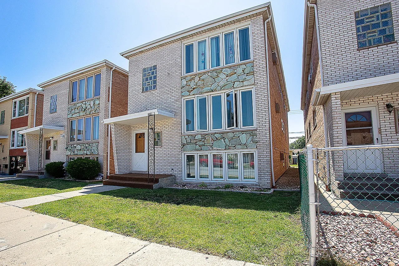 3 bed, 1.5 bath, 1200 sqft, $1,900 — Photo 1