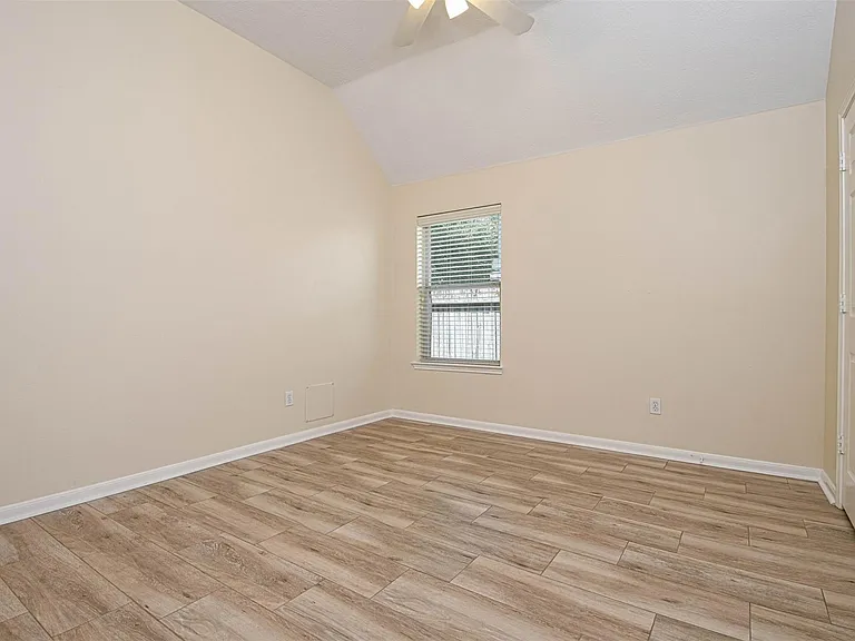 20826 Meadowhill Dr — Photo 23