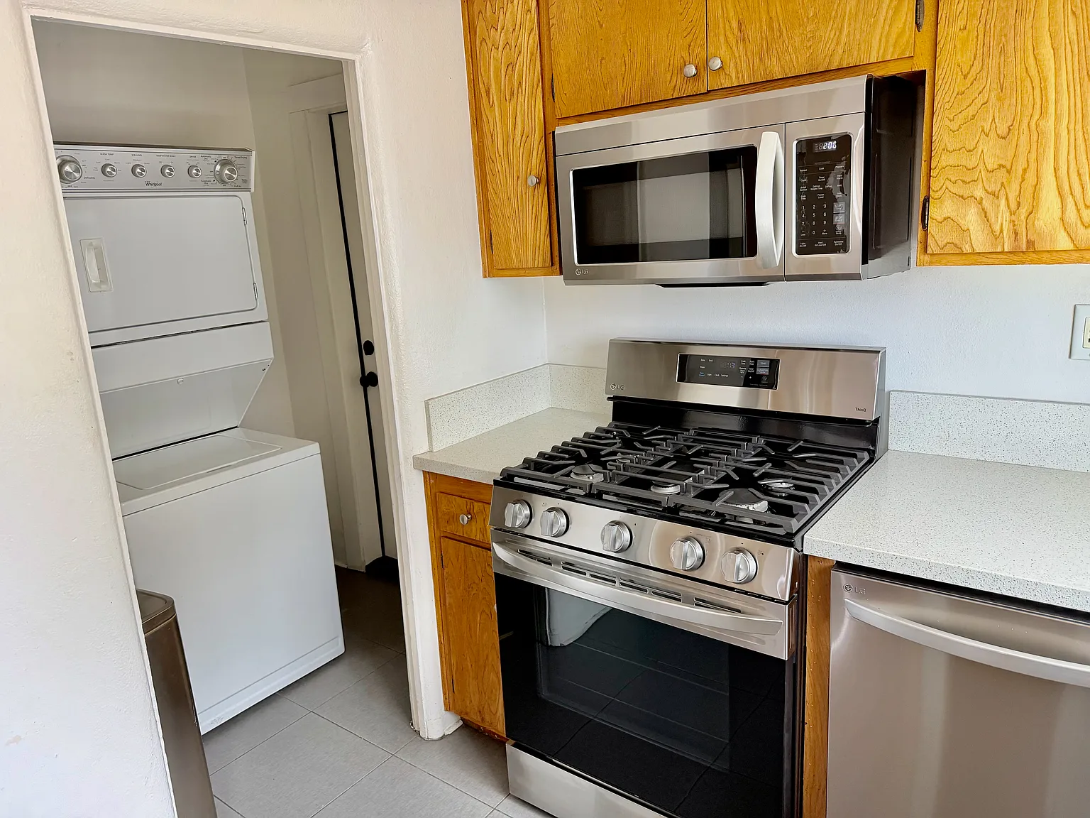 2 bed, 975 sqft, $3,250 — Photo 3