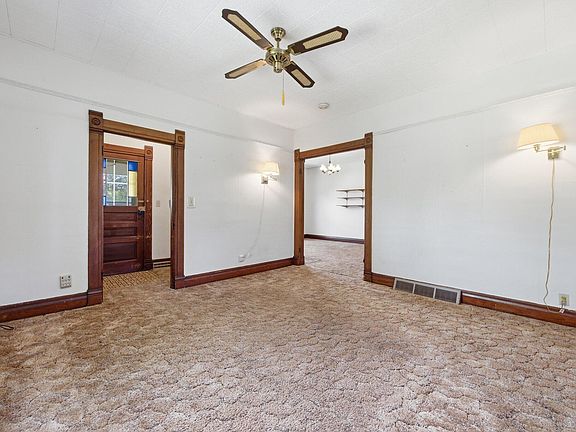 5th image of 120 E 10th St
