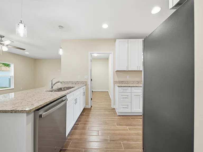 1072 Bridlewood Way — Photo 10