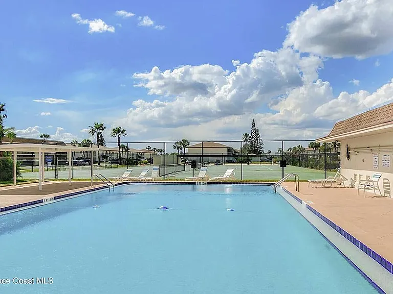 520 Palm Springs Blvd #108 — Photo 2