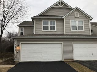 2852 Falling Waters Ln, Lindenhurst, IL 60046