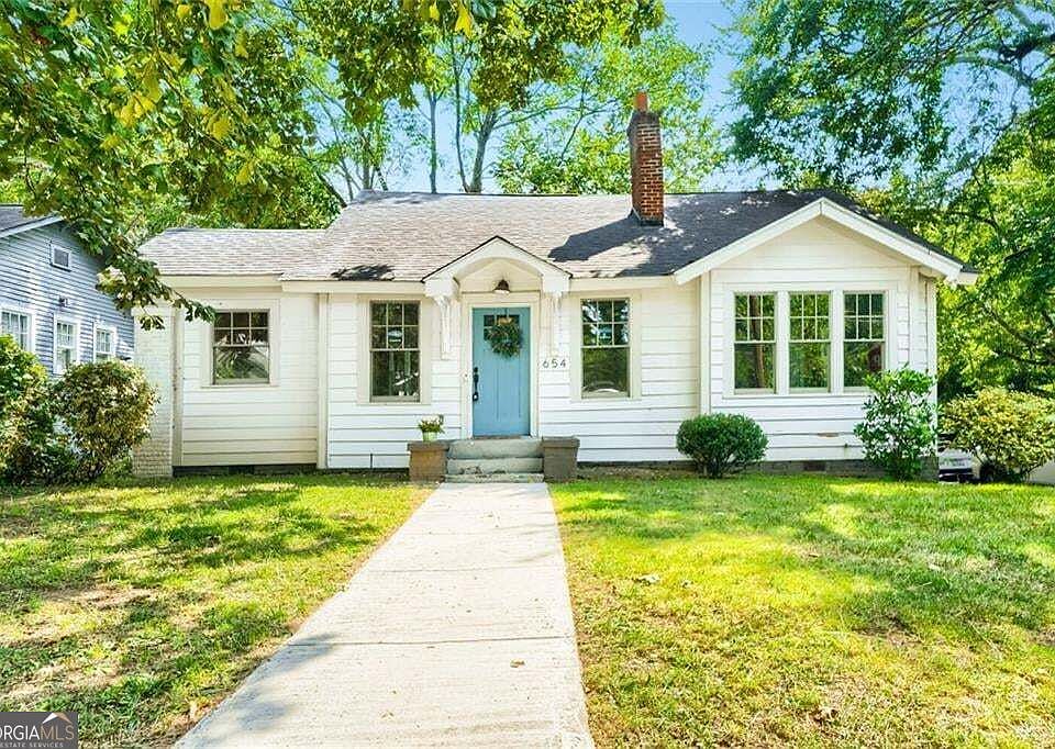 1st image of 654 Gillette Ave SW