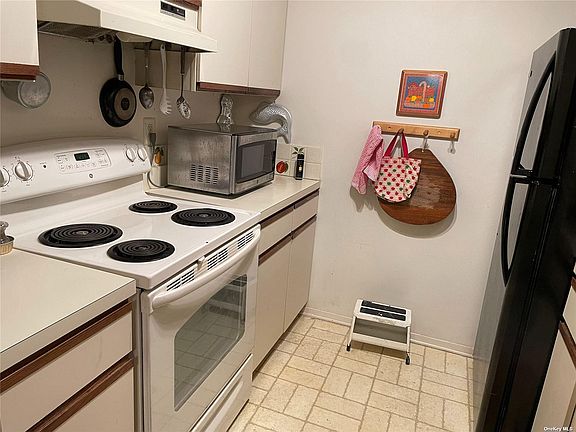 4th image of 356 Woodland Ct #356