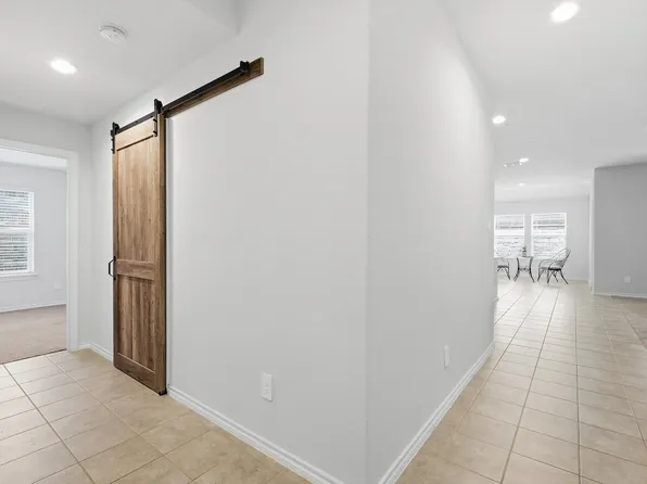 9521 Golden Summit Dr, Fort Worth, TX 76131