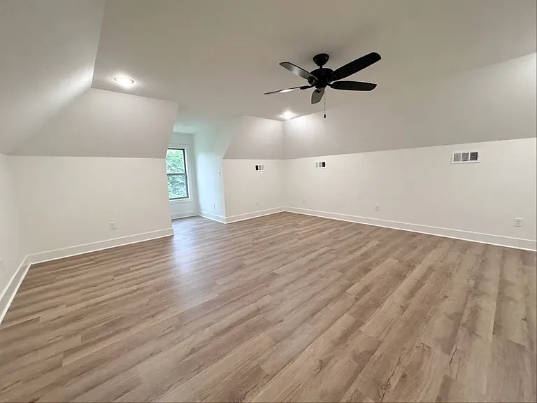 240 Wolf Den Ln — Photo 17