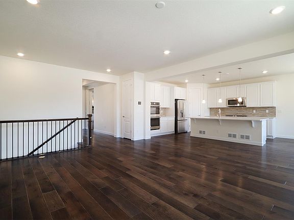5th image of 8252 Arapahoe Peak St
