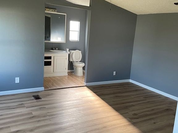 4th image of 1423 N Arapahoe