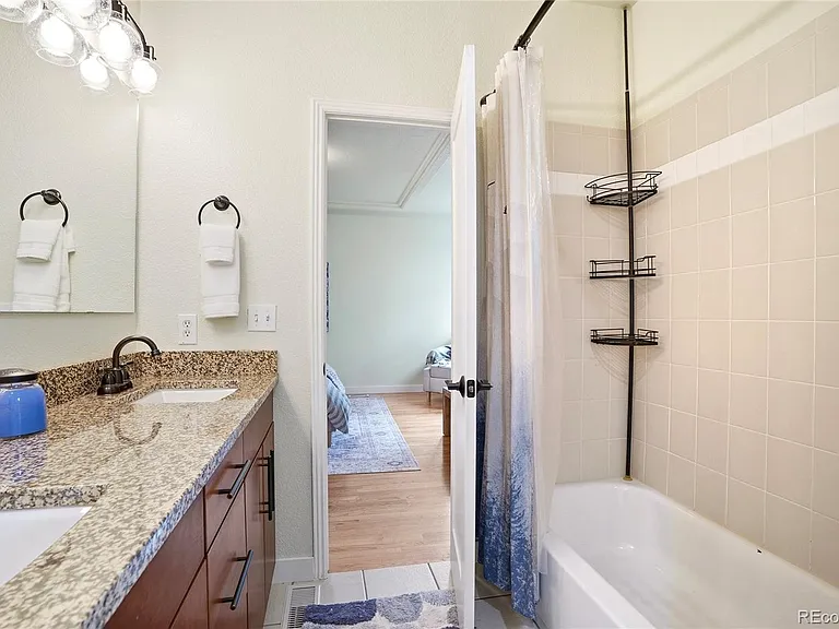 3501 S Ivanhoe St — Photo 17