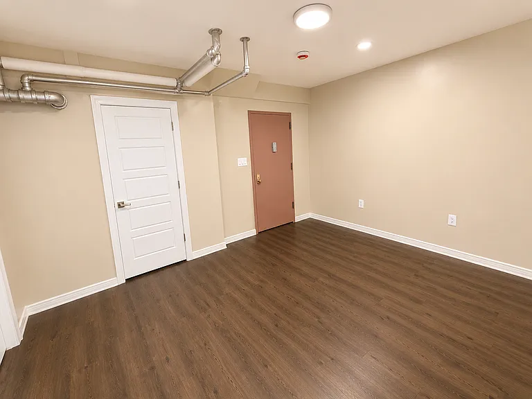 4 Carnegie Ave #BASEMENT — Photo 18
