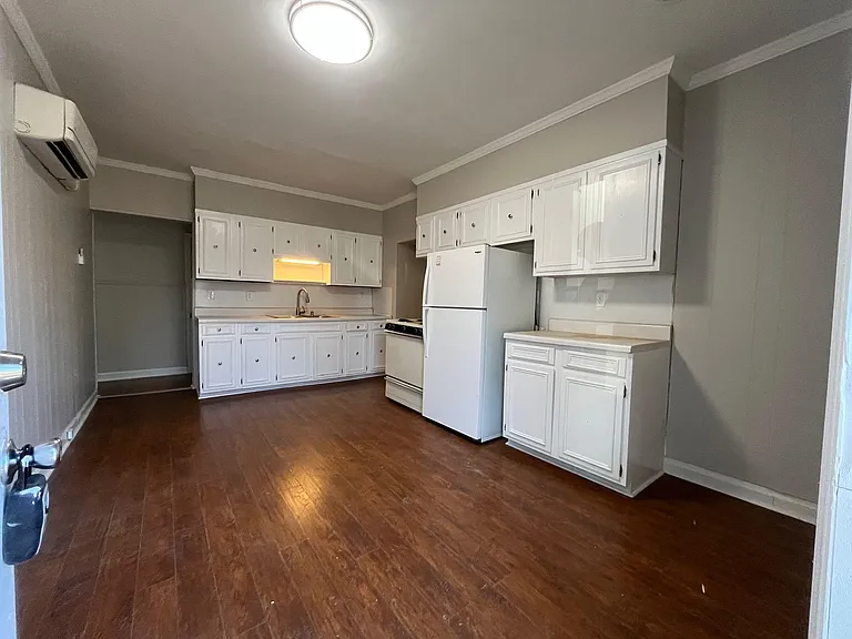 704 Blue Ridge Ave #1 — Photo 6