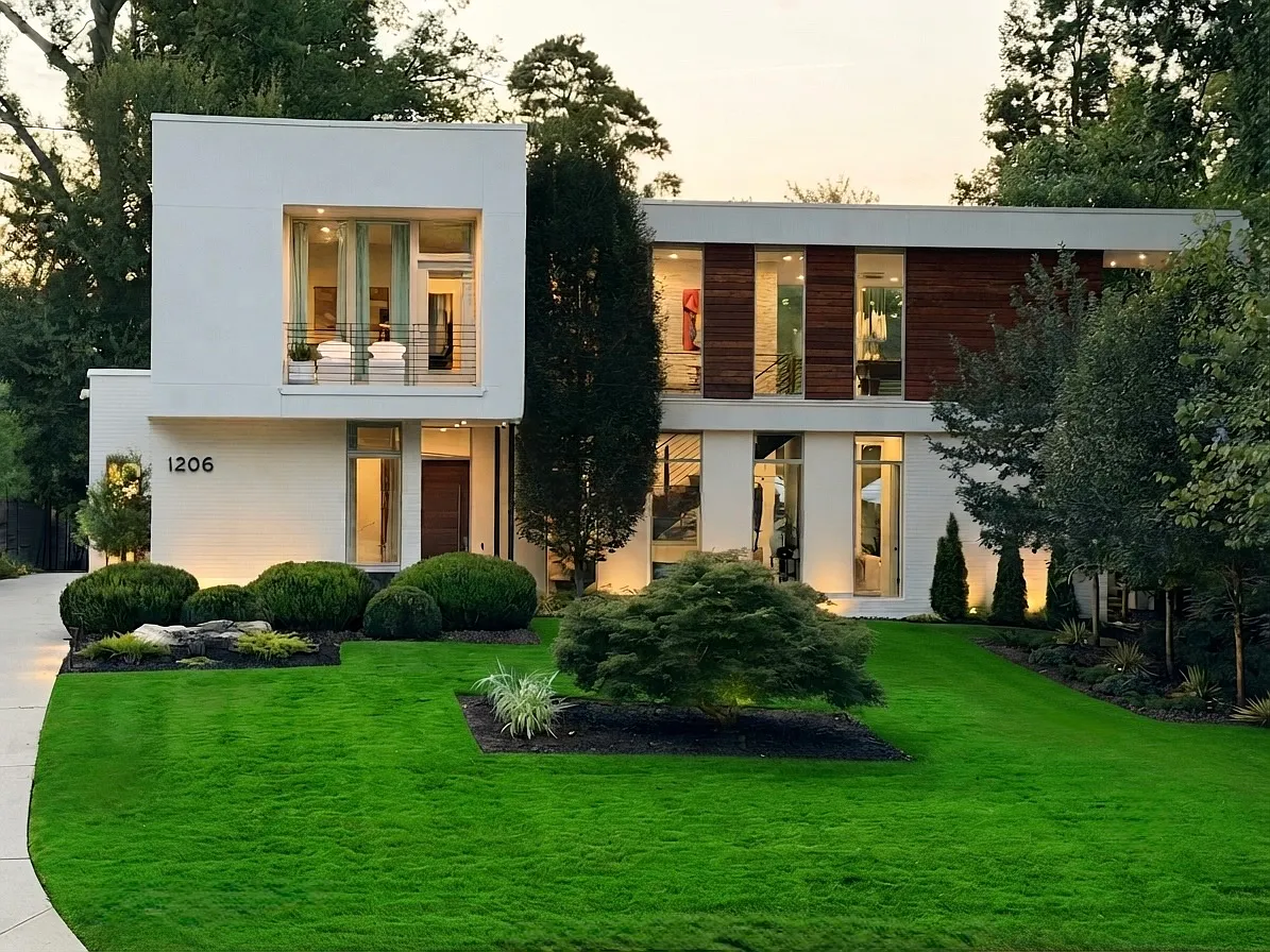 4 bed, 4.5 bath, 4000 sqft, $20,500 — Photo 2