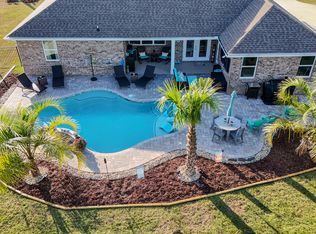 693 Coastal Breeze Dr, Freeport, FL 32439