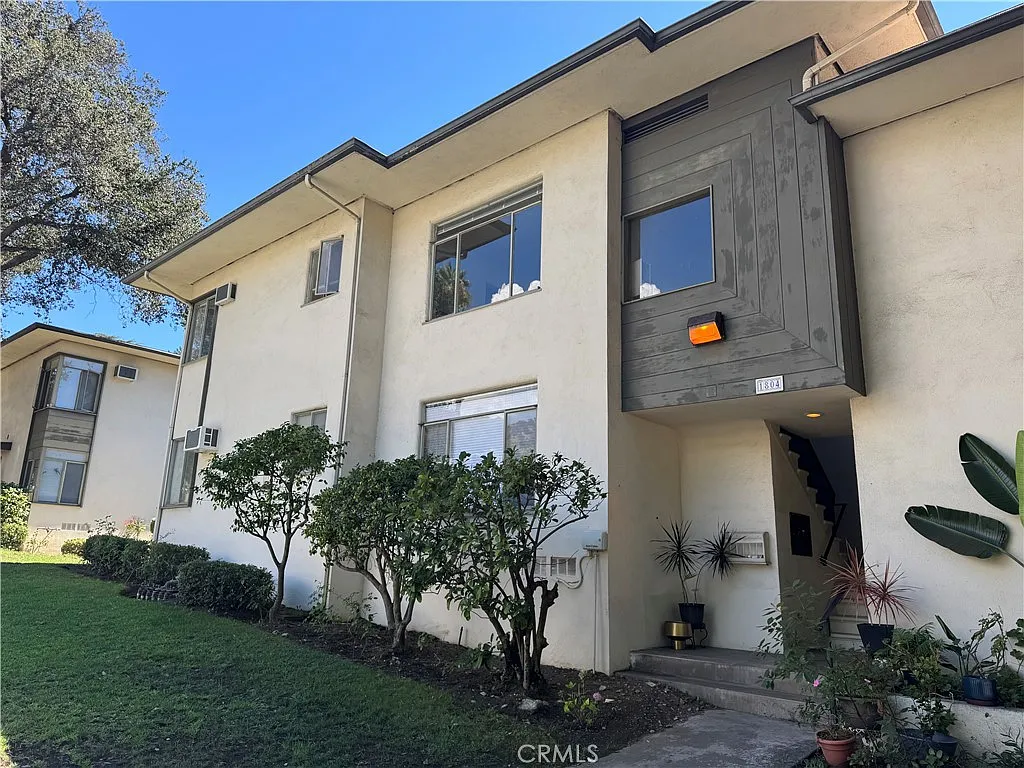 2 bed, 900 sqft, $2,150 — Photo 2