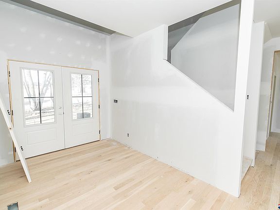 5th image of 9301 Hillcrest Trl