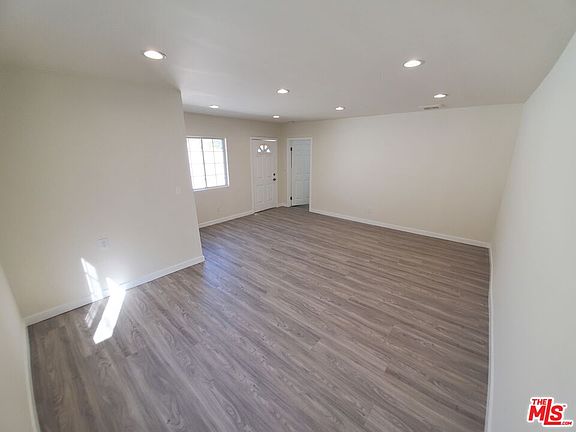 3rd image of 6441 Agnes Ave