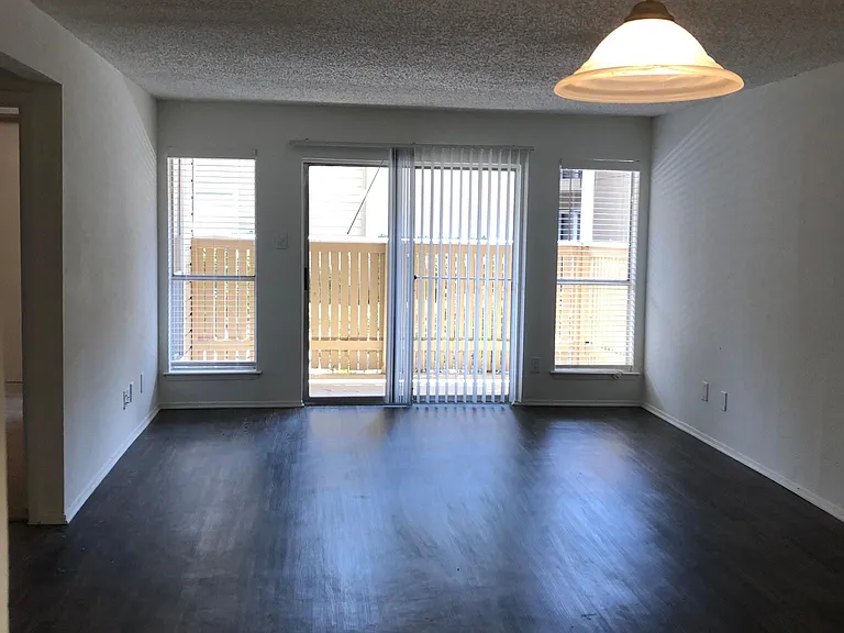 2-2 B1 946 SQ FT